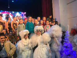 Сегодня воспитанники старших и подготовительных групп МБДОУ N73 посетили музыкально-театрализованное представление "Навстречу Новогодним чудесам"во Дворце творчества детей и молодежи.