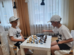 В рамках реализации проекта "Здоровый дошкольник", сегодня 24.04.2024г. на базе МБДОУ 235 прошёл районный чемпионат по шахматам между детскими садами Кировского района. 
