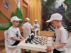 В рамках реализации проекта "Здоровый дошкольник", сегодня 14.04.2023г. на базе МБДОУ 235 прошёл районный чемпионат по шахматам между детскими садами Кировского района. 